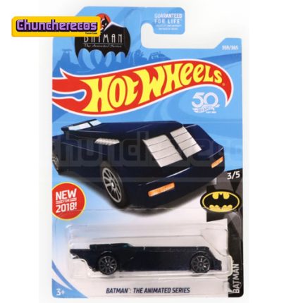 Hot Wheels Batman: The Animated Series Batmobile – Batman Series 3/5 (359/365) 🦇🚗 El Hot Wheels Batman: The Animated Series Batmobile es una espectacular miniatura inspirada en el icónico vehículo del Caballero de la Noche visto en la famosa serie animada Batman: The Animated Series. Este modelo destaca por su acabado azul oscuro con diseño alargado y líneas elegantes, capturando perfectamente el estilo estilizado y futurista que caracterizó al Batmobile en la serie animada de DC Comics. Además, esta edición forma parte de la celebración del 50 aniversario de Hot Wheels, lo que la convierte en una pieza muy especial para coleccionistas. Ideal para quienes buscan Hot Wheels originales en Costa Rica, el Batman Animated Series Batmobile es una excelente adición para cualquier colección de autos Hot Wheels, especialmente para fanáticos de Batman, DC Comics, vehículos icónicos de series animadas y modelos de colección.