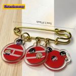Broche decorativo estilo BTS / K-pop con dijes acrílicos - Imagen 3
